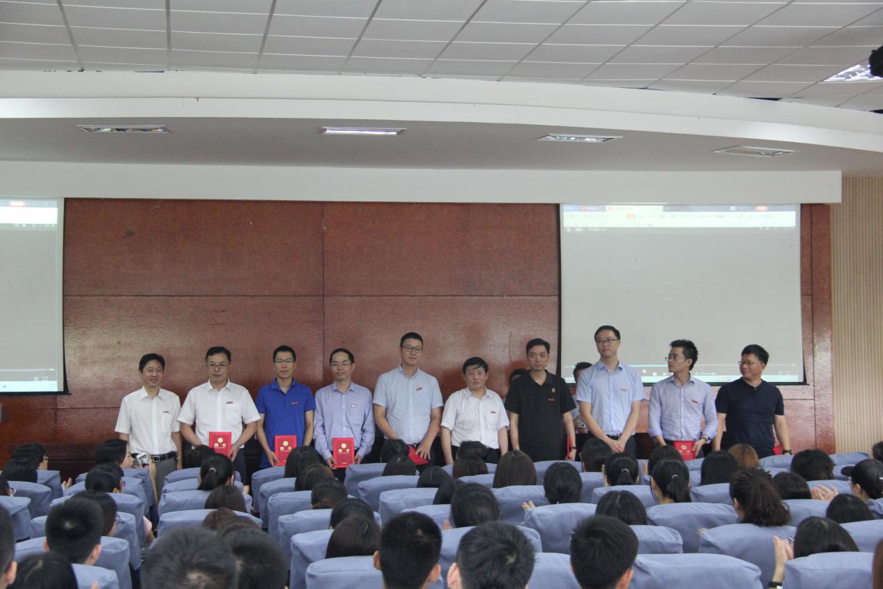 c346c4ea2be406f92d23dd4d130d5a2